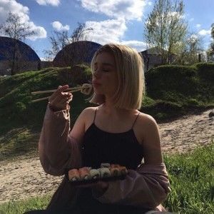 Meet your Posher, Crystal